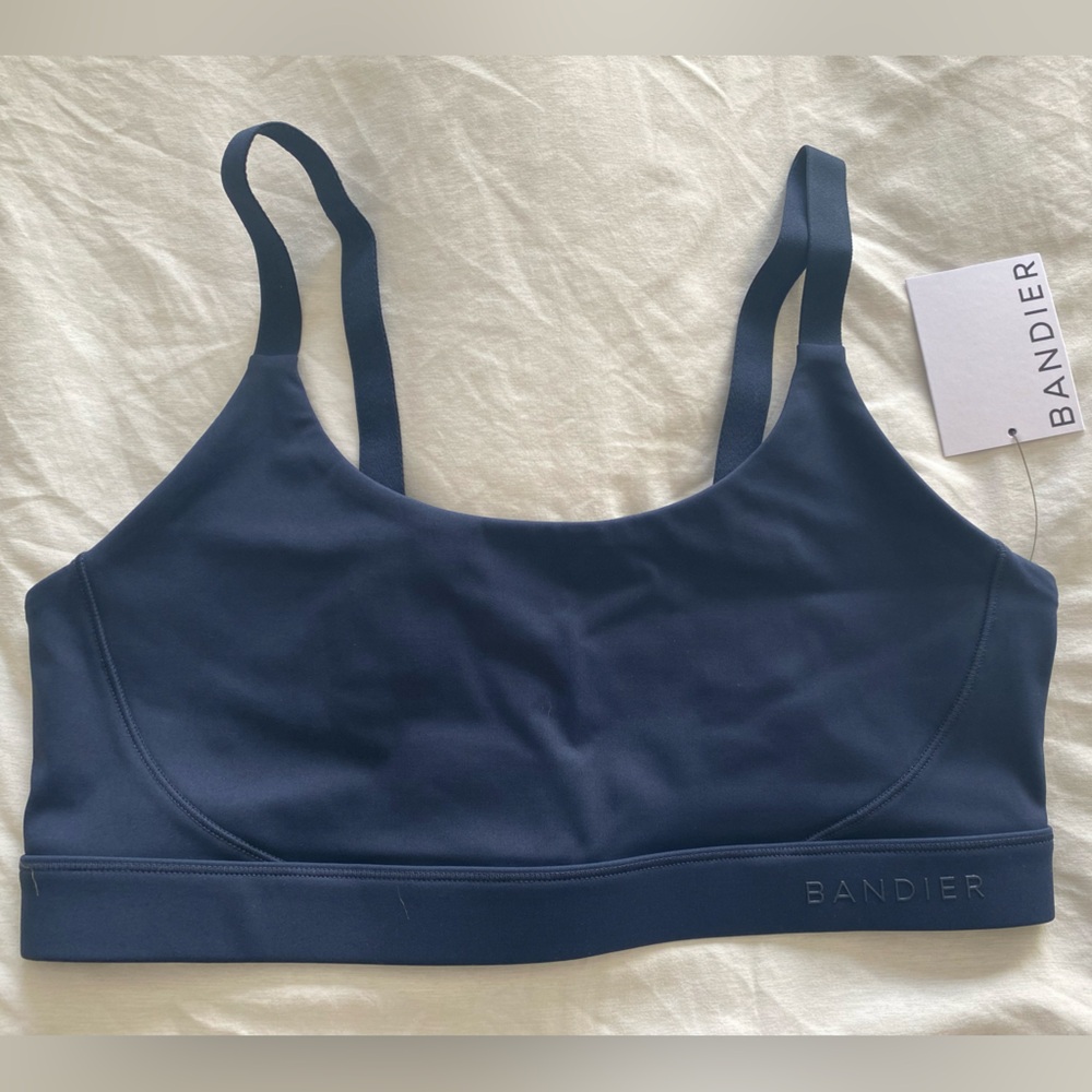 NWT Bandier/carbon38 Flow Low Impact Sports Bra Navy Blazer, Medium